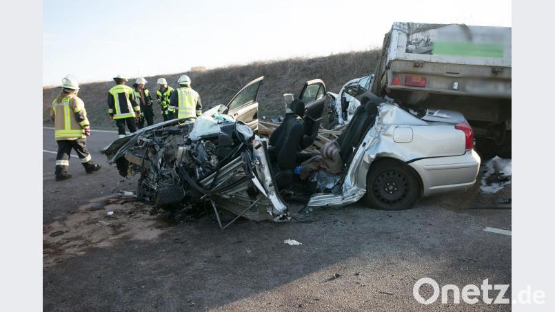Auf der B299 bei Sengenthal kam es am Mittwochmorgen zu einem schweren Frontalzusammenstoß. Bild: jma
