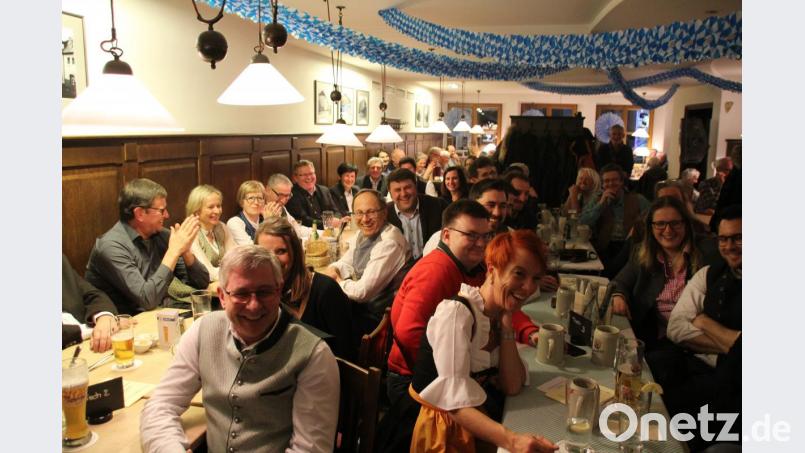 Ambergs Polit-Prominenz bewies an Josefi Humor im Winkler-Bräuwirt. Bild: kmo