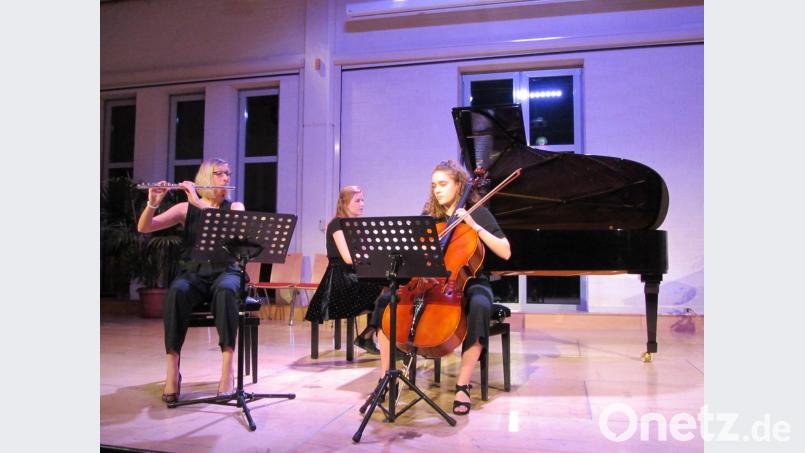 Mit &quot;Schäfers Klage&quot; vertreten Julia Bauer, Alina Gundelach und Anna Rösch (von links) die Kammermusik. Bild: aks