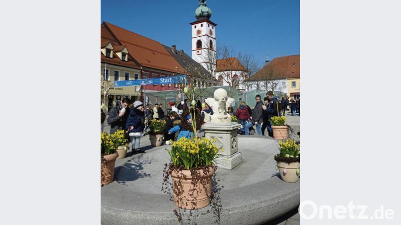 Der Kunsthandwerkliche Ostermarkt am Palmsonntag bietet sich auch für einen Spaziergang durch die Kreisstadt an. Bild: ws