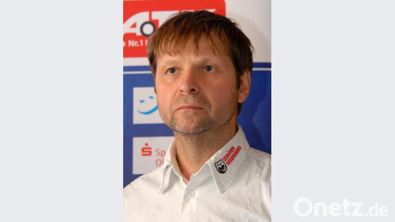 Igor Pavlov, Trainer der Eisbären Regensburg, war nach dem frühen Play-off-Aus maßlos enttäuscht. Bild: gb