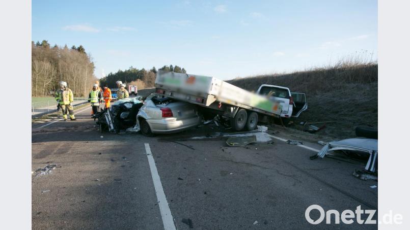 Auf der B299 bei Sengenthal kam es am Mittwochmorgen zu einem schweren Frontalzusammenstoß. Bild: jma