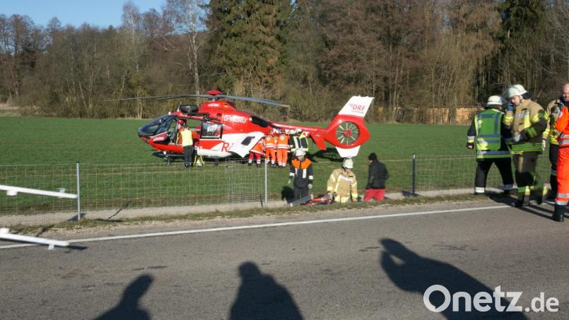 Auf der B299 bei Sengenthal kam es am Mittwochmorgen zu einem schweren Frontalzusammenstoß. Bild: jma