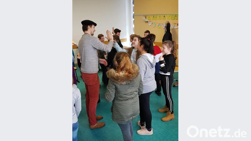 Die Schüler lernen beim Besuch des France-Mobils Frankreich und die französische Sprache besser kennen. Bild: exb