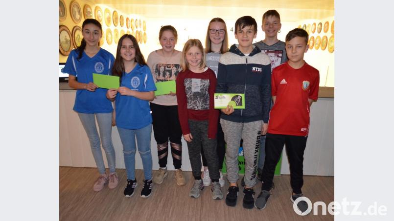 Die Gewinner des Shooty-Cups freuen sich über ihre Preise Bild: exb