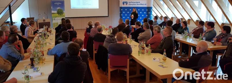 Sehr gut besucht war das mittlerweile 8. Agrarforum, das der Rings junger Landwirte zusammen mit der Raffeisenbank organiserte. Das Thema lautete dieses Mal "Gesundheit". Bild: mez