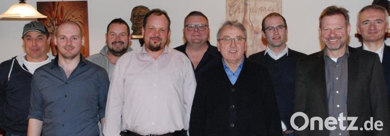 Die neue Führungsmannschaft des CSU-Ortsverbands Aschach-Immenstetten (von links): Anton Kopf, Markus Simon, Thomas Spieß, Vorsitzender Christian Drexler, Siegfried Schäffer, Gerhard Meier , Stefan Lehmeier, Bürgermeister Alwin Märkl und Kreisvorsitzender Harald Schwartz Bild: sche