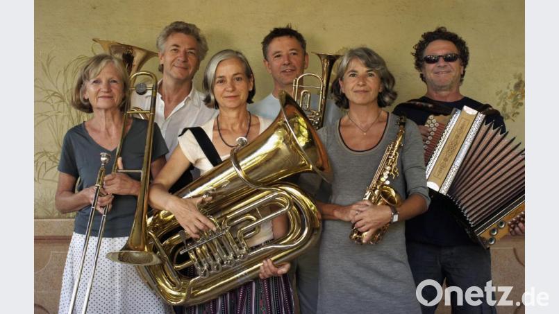 Die Geschwister Well treten am 25. Mai in der Mehrzweckhalle Windischeschenbach auf. Von links: Burgi, Michael, Bärbi Christoph, Moni und Karl. Bild: Hans Peter Hösl
