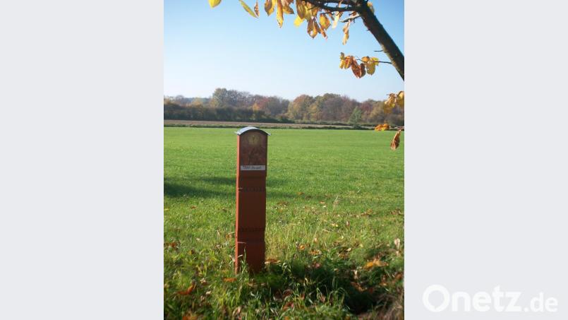Seit vielen Jahrzehnten steht auf der rechten Seite am Weg von Erlheim nach Garsdorf (Gemeinde Ursensollen, Landkreis Amberg-Sulzbach), am sogenannten „Marteracker“, dort wo ein Feldweg nach Bittenbrunn abzweigt, ein Bildstock. Archivbild: Josef Schmaußer
