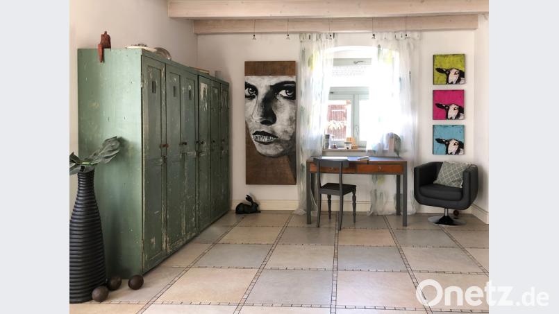 Geschichtenerzähler: Der alte Werkstatt-Spind im Haus von Marthe M. Leithenmayr bleibt Besuchern im Gedächtnis. Bild: privat