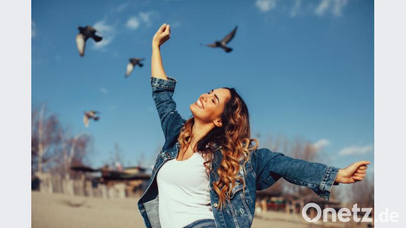 Ist es nicht herrlich, wenn die Tage wieder heller und länger werden? Wenn wir die ersten wärmenden Sonnenstrahlen im Freien genießen können? Bild: djile – stock.adobe.com