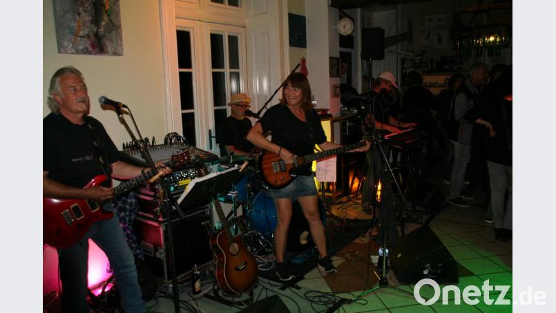 Musik, die Spaß macht: Die Musiker der &quot;Farmers Five&quot; sorgen bei ihren Auftritten stets für Super-Stimmung. Unser Bild zeigt (von links) Gerd Schlicht, Wolfgang Mages, Silvia Rahn-Schnell, und Jörg Rahn. Bild: fpoz