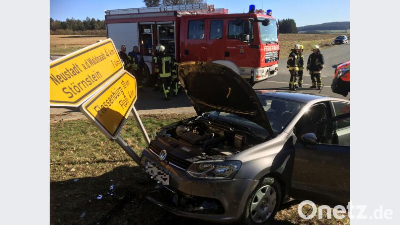 Ein 72-jähriger Mann verstirbt am Mittwochnachmittag nach einem Herzinfarkt in seinem Auto. Bild: Gustl Beer