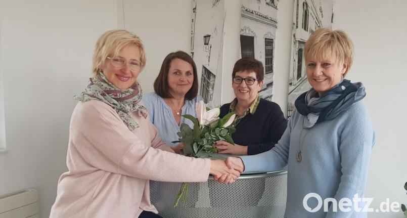 Wechsel im Yoga-Kurs des SVL Traßlberg: Claudia Steindl, Manuela Steiner, Gertrud Hartmann und Silvia Behringer (von links). Bild: degr