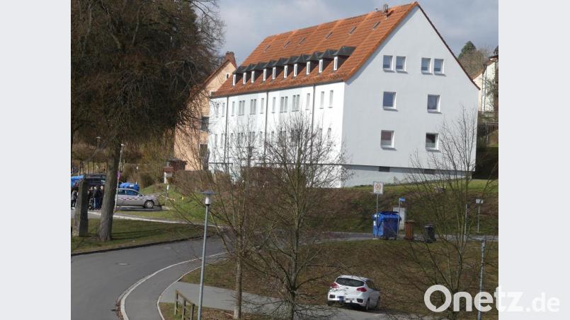Das Mehrfamilienhaus in der Eschenacher Stirnbergstraße ist Montag evakuiert worden. Bild: rn