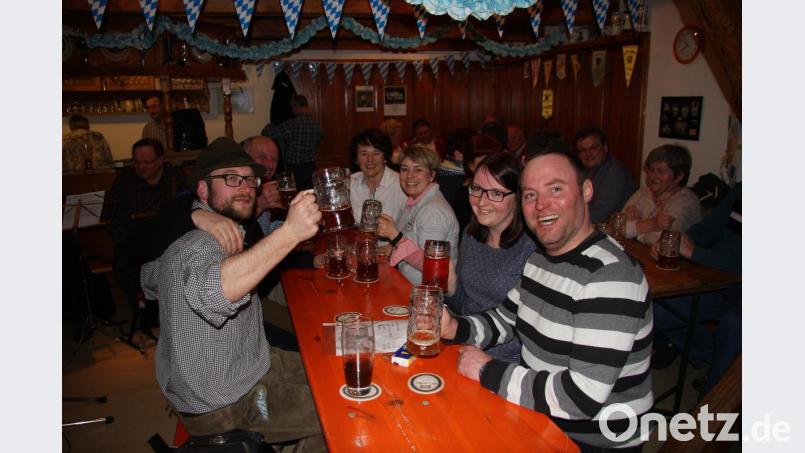 Erneut hatte der Opel-Club Schönhaid zu einem Starkbierabend in den Dorfstadel eingeladen. Bild: wro