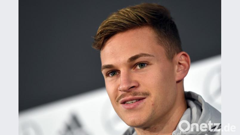 Der Schnauzer macht's nicht wirklich besser: Joshua Kimmich, deutscher Fußball-Nationalspieler, wird ständig für jünger gehalten, als er ist. Unserem Autor geht das genauso, nur auf den Bart verzichtet er - aus Gründen. Bild: Federico Gambarini/dpa