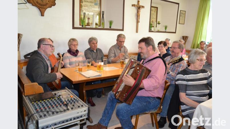„Musikanten spülts auf“, hieß es beim 10. Musikantentreffen des OWV Moosbach. Hier mit die &quot;Zoigl-Lauser&quot; Bild: gi