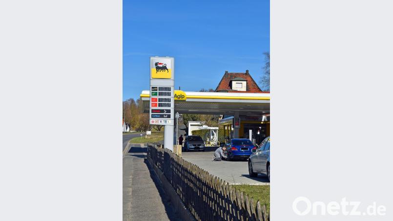 Diese Tankstelle an der Bayreuther Straße ist tagsüber gut frequentiert. Abends wurde sie jetzt schon zweimal vom selben Tankbetrüger heimgesucht. Bild: Andreas Royer