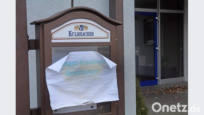 Wegen Krankheit geschlossen steht am Eingang des Stadthallen-Restaurants. Doch am Aschermittwoch bekam Wirt Stefan Köstler die Kündigung. Bild: Gabi Schönberger