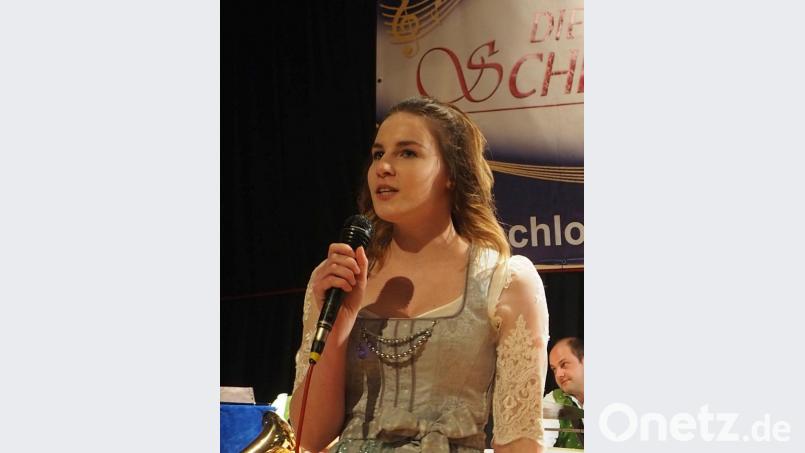 Die Finalistin Lisa Wagner stellte sich beim Starkbierfest dem Publikum vor. Bild: gz