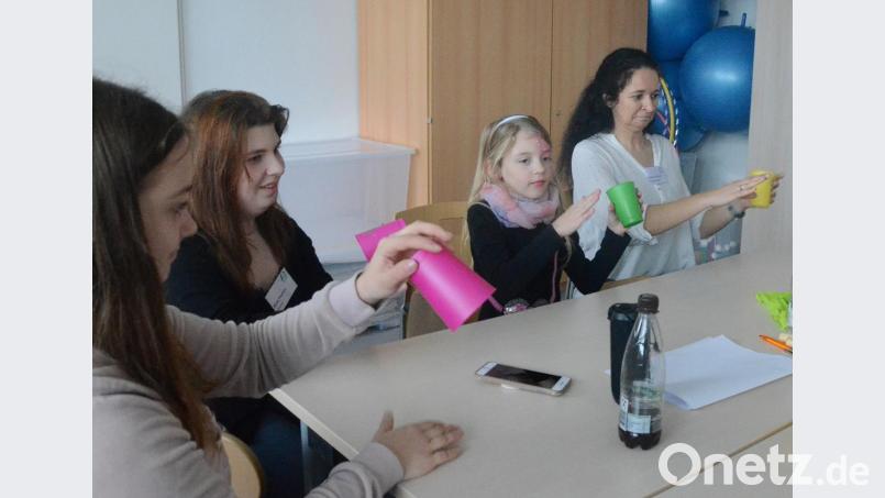 Es musste konzentriert aufgepasst werden, sonst konnte jemand beim Cup-Song leicht aus dem Rhythmus kommen. Bild: Kunz