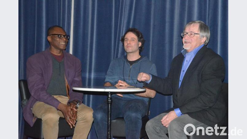 Filmgespräch mit Hauptdarsteller Aloysius Itoka, Regisseur und Drehbuchautor Tilman König und Veit Wagner von Amnesty International. Bild: Kunz