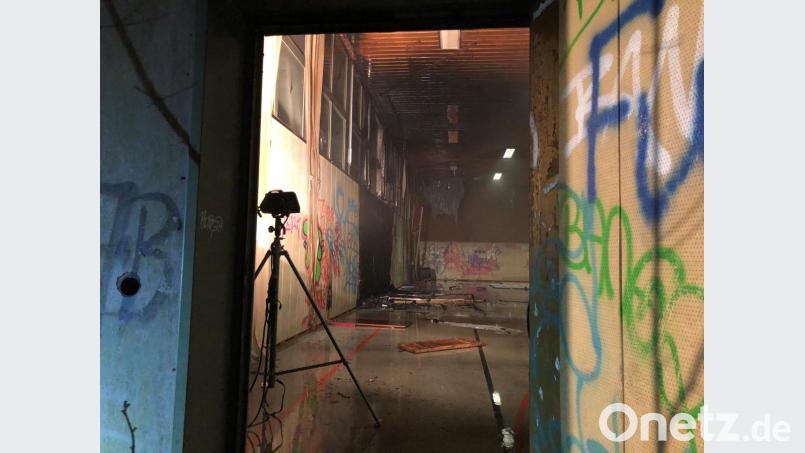 Im Inneren der Hall sah es nach dem Einsatz wüst aus. Bild: Alexander Auer