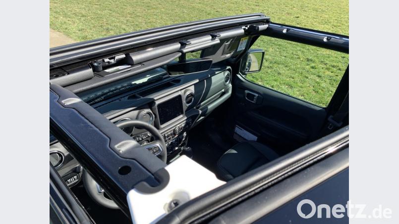 Der Jeep kann strippen wie kein zweiter: Herausnehmbare Dachhälften, demontierbare Türen und klappbare Windschutzscheibe im Wrangler. Bild: Michael Ascherl