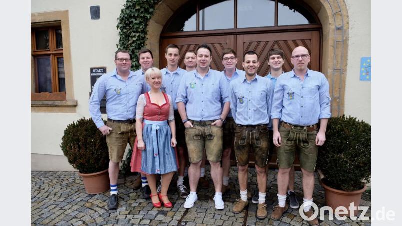 Der Schnoittenbecker Kirwaverein wählt einen neuen Vorstand (von links): Michael Ott, Thomas Hottner, Ramona Frauendorfer, Christian Basler, Robert Meier, Vorsitzender Daniel Hutzler, Maximilian Hiltl, Peter Grosser, Florian Graf und Marcus Schwabl. Bild: ads