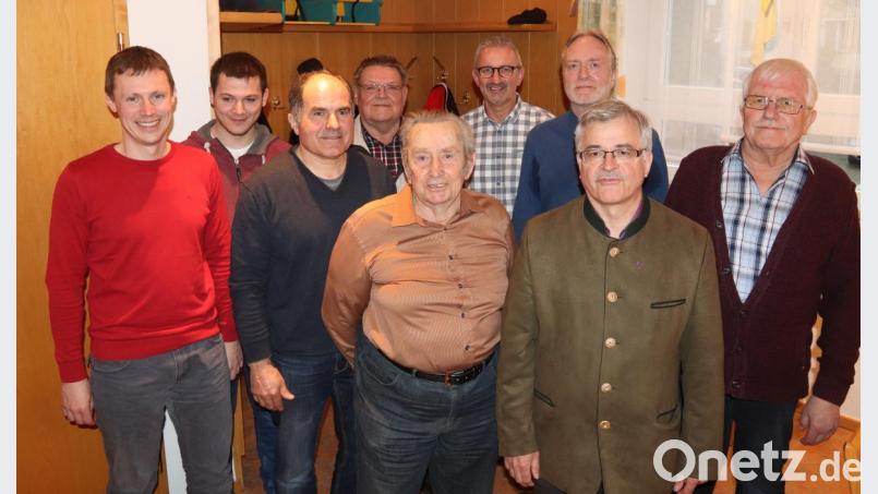 Die Führungsriege der Tischgesellschaft Riglasbrünner besteht aus (von links) Michael Högner, Felix Scherer, Erwin Mutzbauer, Hans Frieser, Hans Schönmann, Walter Mertel, Manfred Haller, Michael Scherer und Otto Windisch. Bild: mfh