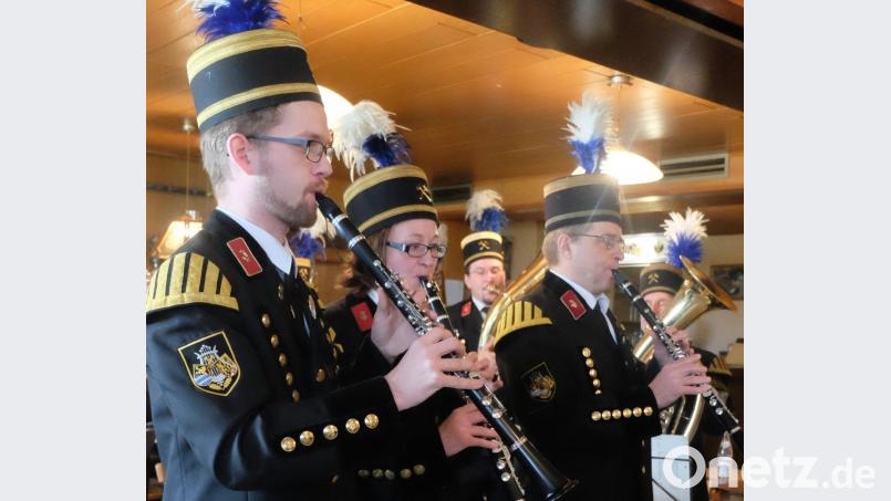 Die Knappenkapelle Amberg stimmte auf die Landesvollversammlung im Gasthaus Birner/Inzendorf mit dem Steigerlied und weiteren Musikstücken ein. Bild: ohr