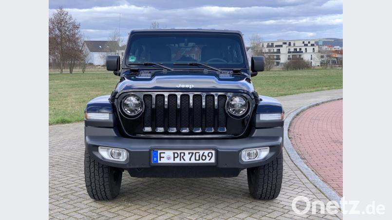 Eindeutig ein Jeep: Den Grill mit sieben Stegen hat sonst keine Marke (außer dem Mahindra-Plagiat aus Indien). Bild: Michael Ascherl