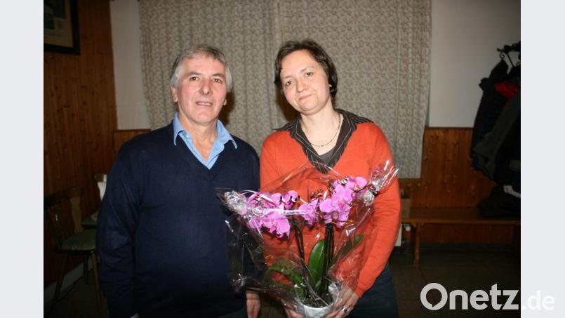 Blumen erhielt Referentin Manuela Pappenberger. Vorsitzender Josef Konz dankte herzlich. Bild: wro
