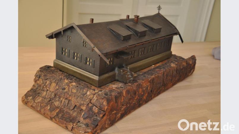 Ein altes Modell zeigt das Schutzhaus in der seiner ursprünglichen Ausführung, mit eineinhalb Stockwerken und einem flachen Satteldach. Einen Rückbau auf diesen Zustand kann sich das Denkmalamt vorstellen. Bild: ws