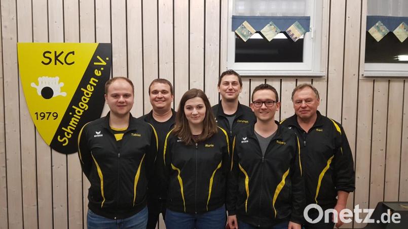 Über den Klassenerhalt der Bayernliga freuen sich (von links) Tobias Braun, Stefan Piehler, Marie Gradl, Christoph Ries, Robert Kraus und Karl Mutzbauer. Bild: exb