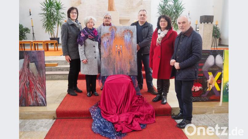 An der Andacht wirkten Anita Wiesent, Maria Hirsch, Marianne Schober – in der Mitte das Bild zur Trägheit – Bernhard Ponnath, Maria Schlögl und Künstler Ernst Umann (von links) mit. Bild: exb