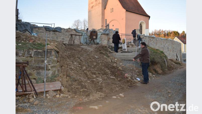 Die Planer suchen immer wieder nach Möglichkeiten, wie der Aufgang zum Friedhof vernünftig gelöst werden kann. Bild: bnr
