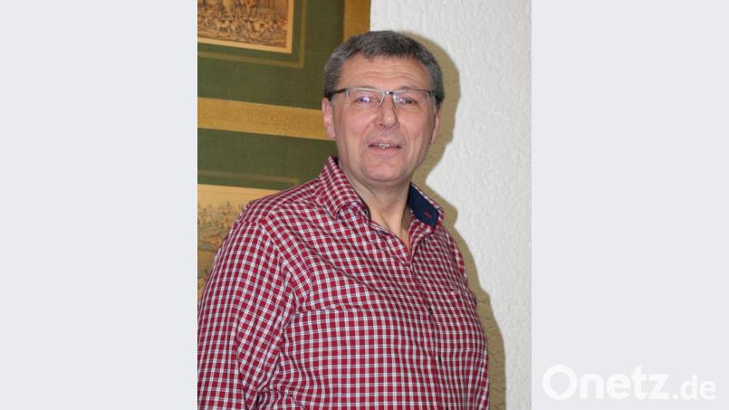 Vorsitzender Josef Häckl informiert über die Aktionen im Gartenjahr 2018 und gab einen Ausblick auf 2019. Bild: rpp