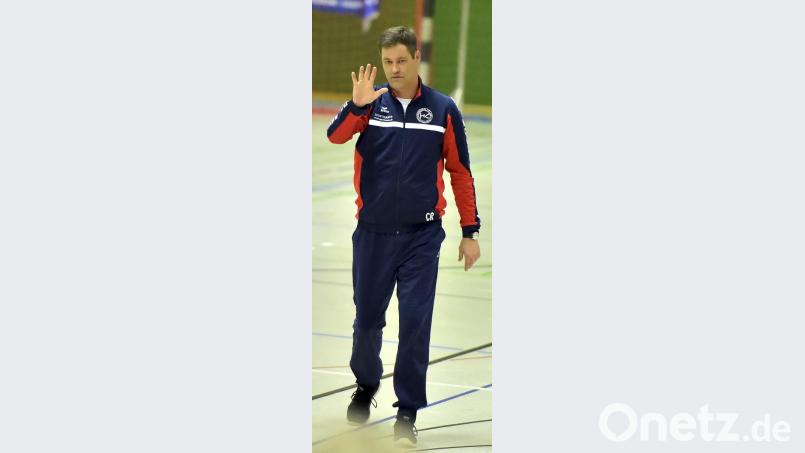 Sechs Spiele sind es noch, die Christian Rohrbach, Trainer des HC Sulzbach, in dieser Saison überstehen muss. Bild: Ziegler