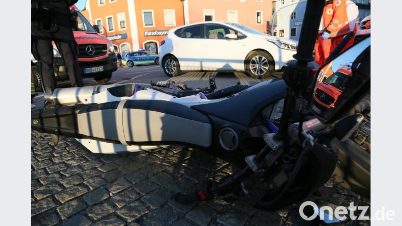 Die Fahrerin des weißen Wagens im Hintergrund nahm dem Moped die Vorfahrt. Bild: Clemens Hösamer