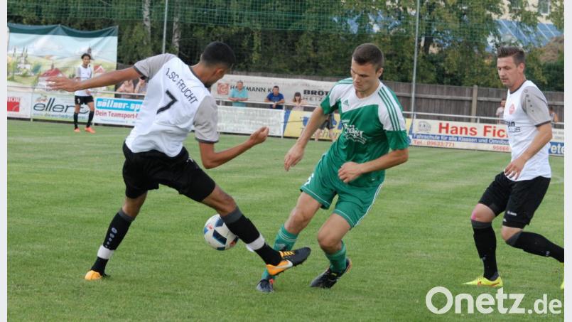 Der SV Mitterteich tritt am Samstag bei Aufsteiger SC Großschwarzenlohe an. Mauricio Göhlert (grünes Trikot) fehlt aus privaten Gründen. Bild: gb