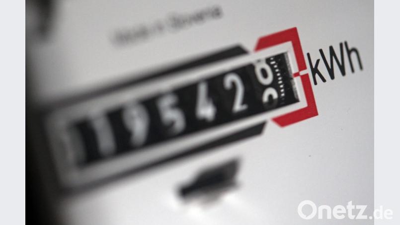 Ein Stromzähler zeigt in einem Mietshaus die verbrauchten Kilowattstunden an. Bild: Jan Woitas/dpa-Zentralbild/dpa