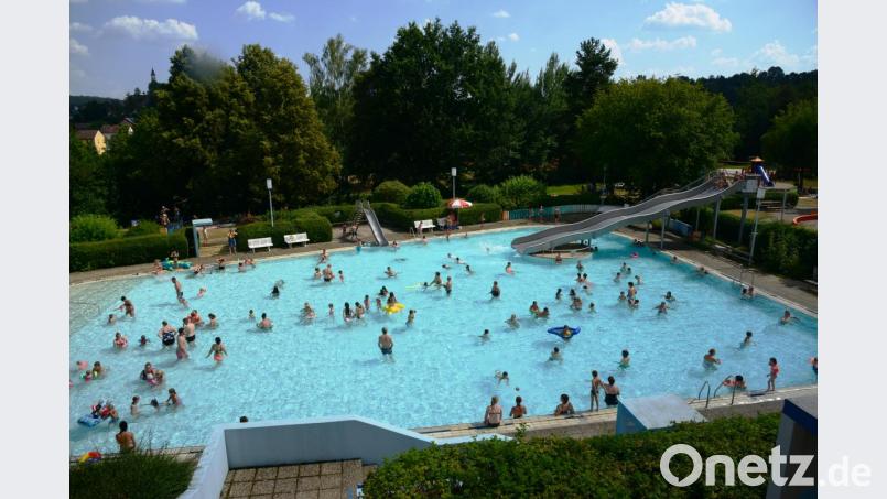 Das Nichtschwimmerbecken soll nach der derzeitigen Grobplanung im Zuge der Freibadsanierung etwa um die Hälfte, von der linken Seite aus gesehen, verkleinert werden. Archivbild: bey