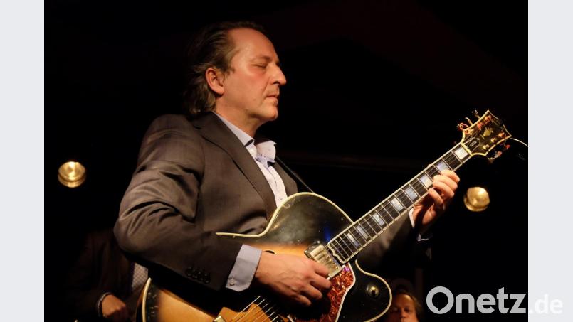 Paulo Morello (E-Gitarre) ist ein Typ mit einer Gibson L5, der für sein Leben gern Jazz und brasilianische Musik spielt. Bild: lr