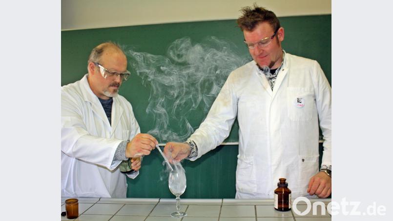 Die Chemie-Show mit den Säure-Basen. Bild: R. Kreuzer