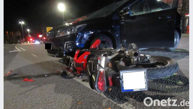 Der 17-Jährige konnte nicht mehr rechtzeitig bremsen und fuhr in die Fahrerseite des Autos. Bild: piam