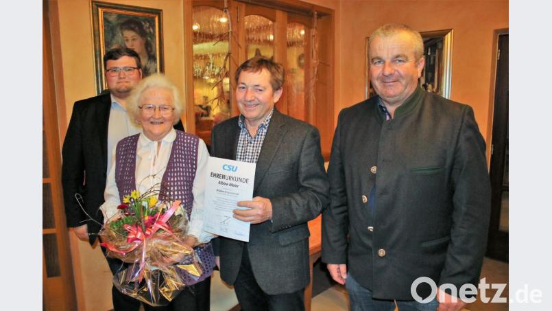 Albine Meier wurde für 30 Jahre Mitgliedschaft in der CSU geehrt. Bild: ral