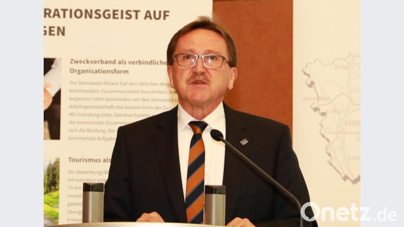 Erster Vorsitzender Bürgermeister Hans Donko berichtet von den Erfolgen des Zweckverbands. Bild: njn