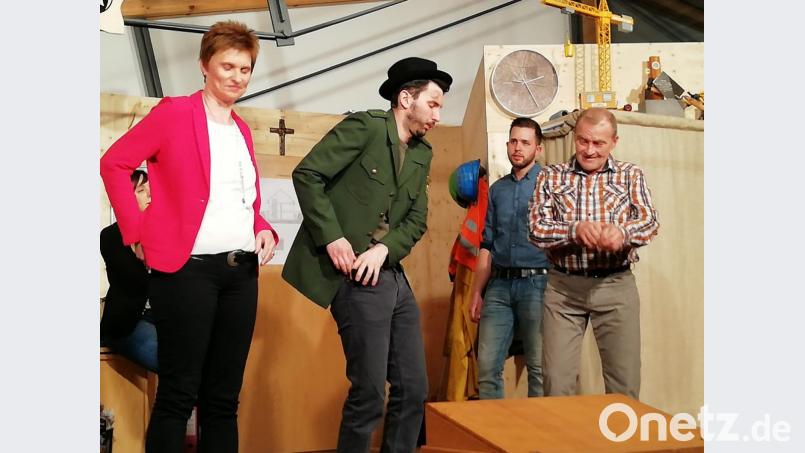 Theaterverein 007 Edelsfeld mit dem Stück „Der entführte Selbstmordeinbruch“. Bild: exb